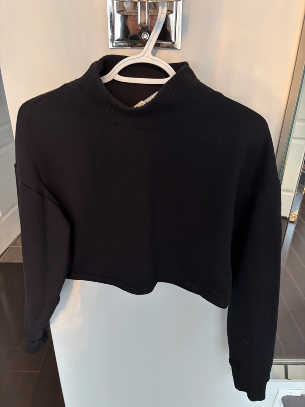 ALO Yoga Black Cropped Mock-Neck Sweatshirt